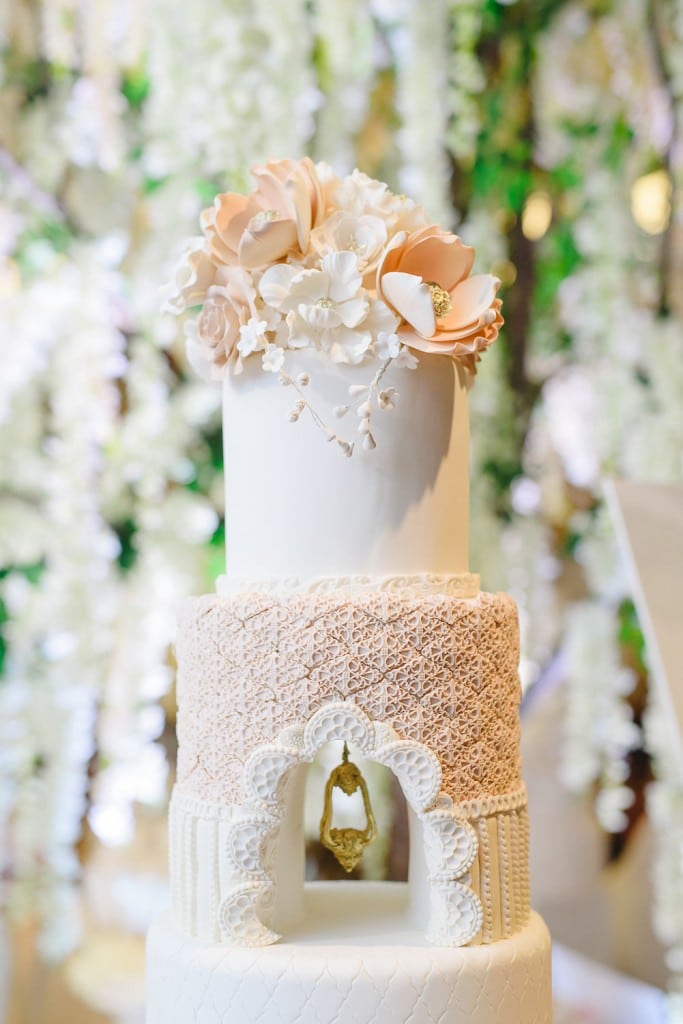 Wedding Trends from the 2016 Wedluxe Show - White and blush colour palettes