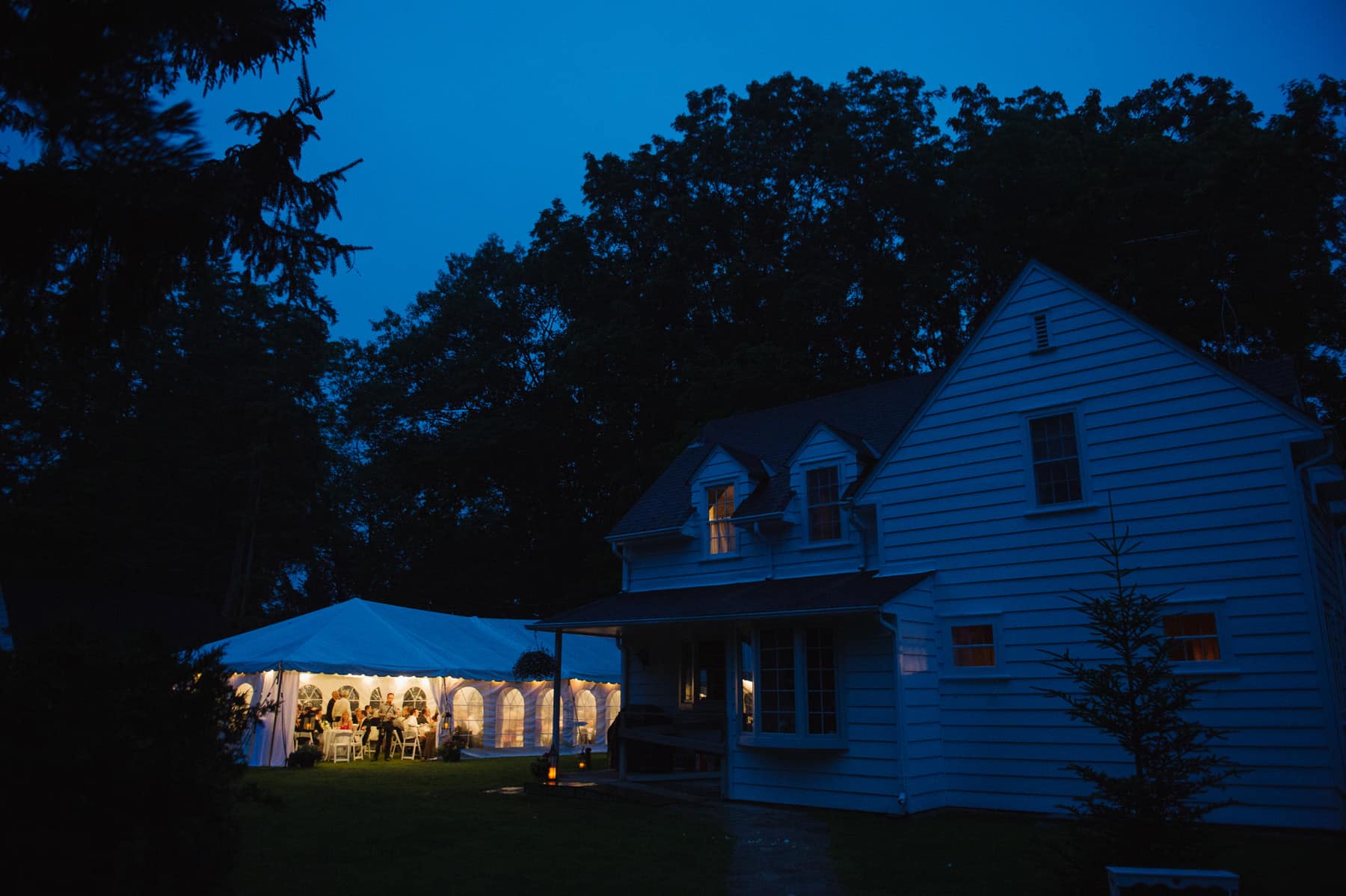 How to hold an outdoor tented wedding reception