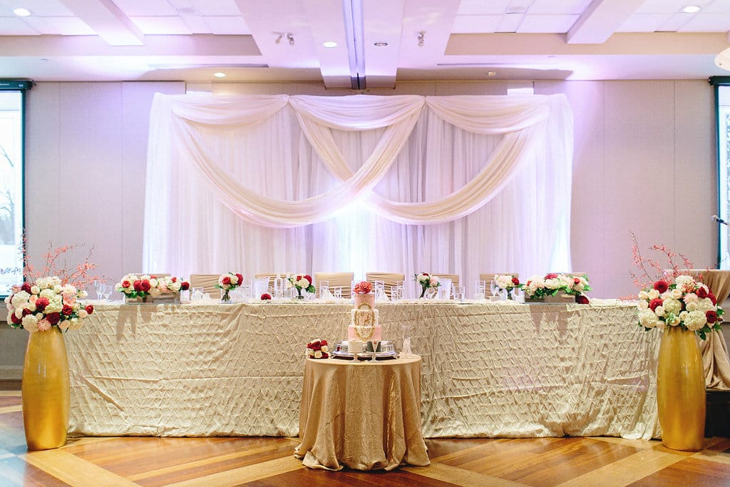Pink, red and gold modern Chinese wedding head table. To see more, visit Rebecca Chan Weddings and Events https://www.rebeccachan.ca