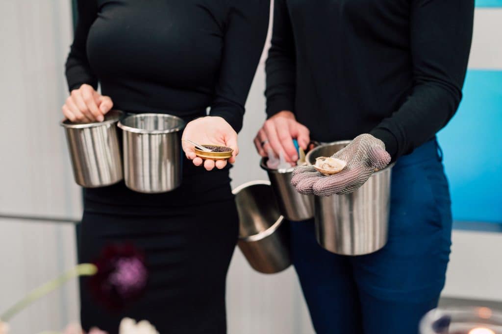 Fall wedding trends - Entertain with live oyster shuckers and caviar tastings