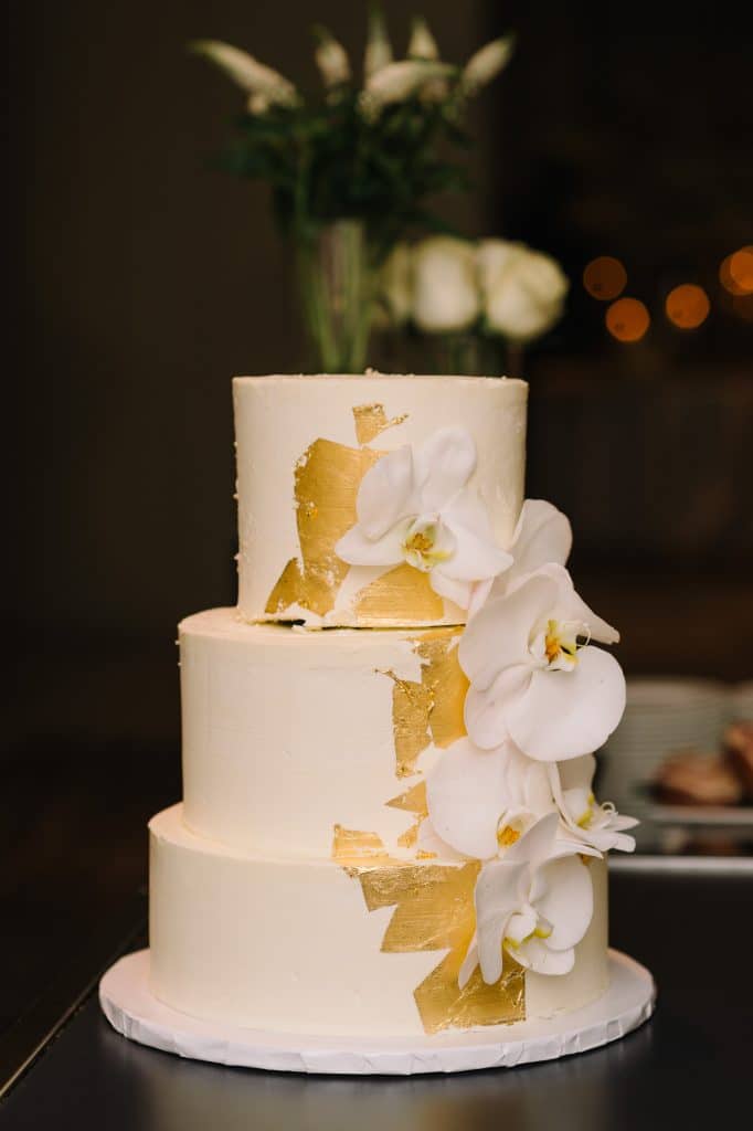 White and gold wedding cake. Modern luxurious all white wedding at Four Seasons Hotel Toronto, Vinci room. Planned by Rebecca Chan Weddings & Events. www.rebeccachan.ca