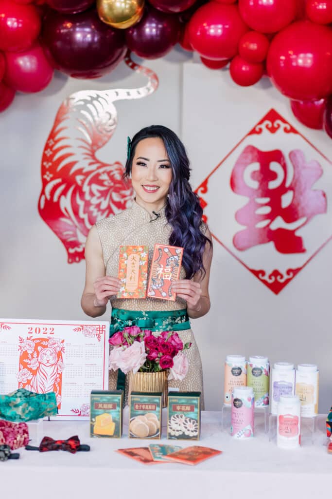 Gold foil red pocket envelopes - Chinese New Year gifting and decor ideas on Cityline, with event planner Rebecca Chan.